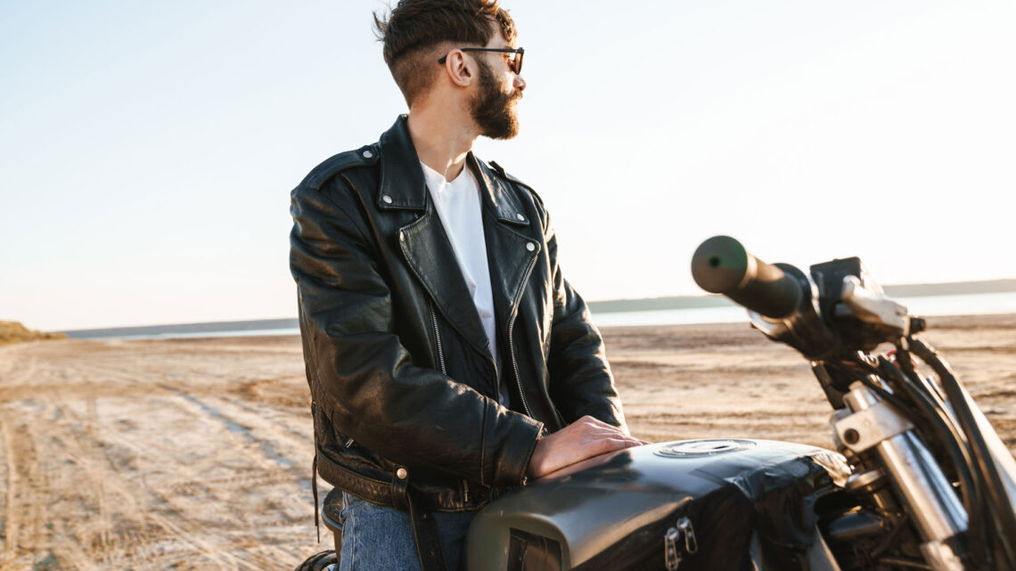 Come scegliere il perfetto abbigliamento moto da uomo