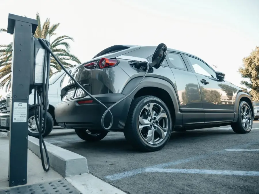 Plug-in Hybrid: peso, pneumatici e comportamento su strada