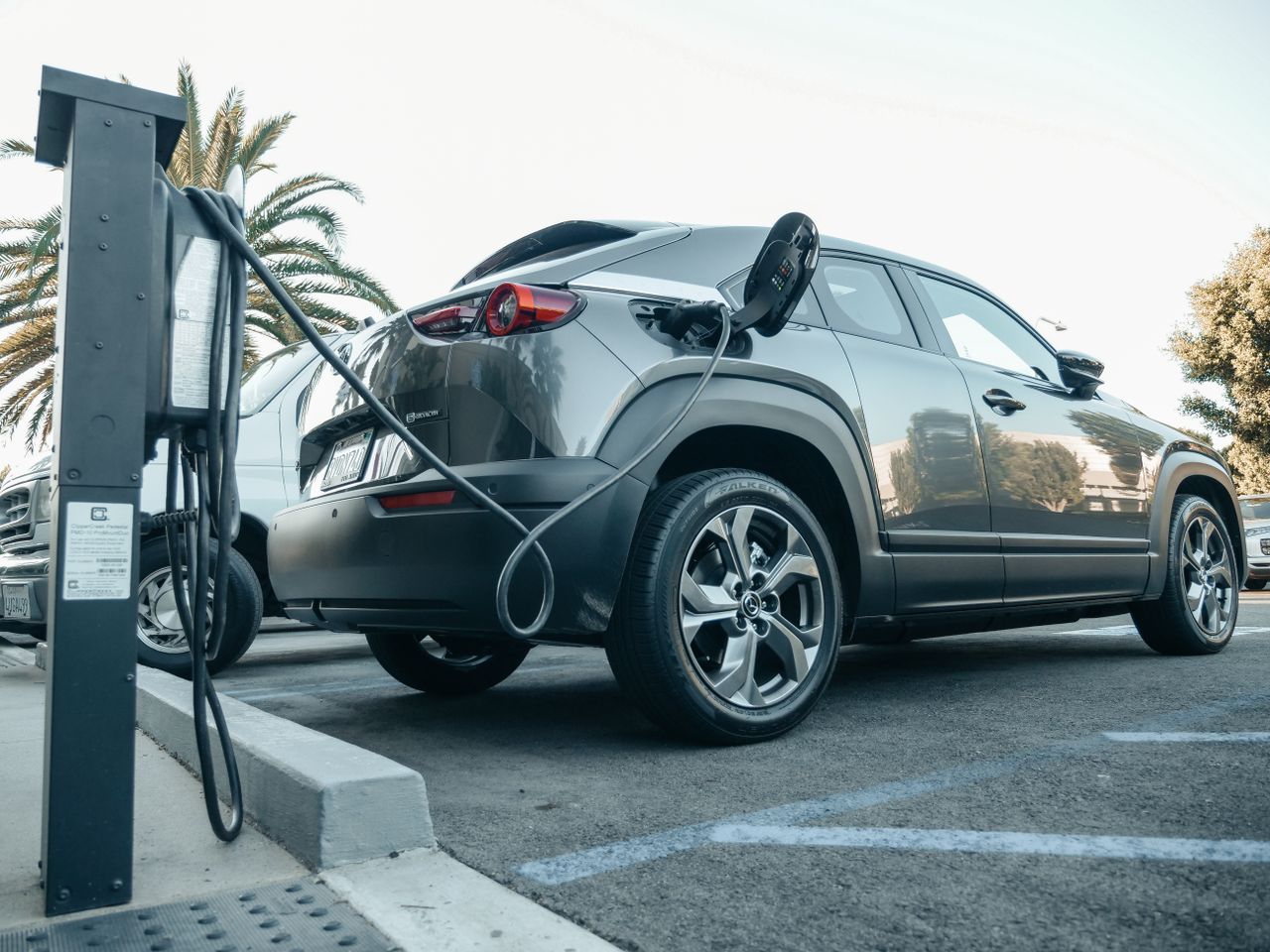 Plug-in Hybrid: peso, pneumatici e comportamento su strada