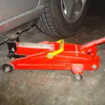 Cric auto: cosa sapere e come si usa in modo corretto