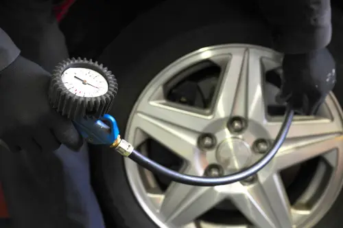 Come far durare più a lungo le gomme auto: consigli utili