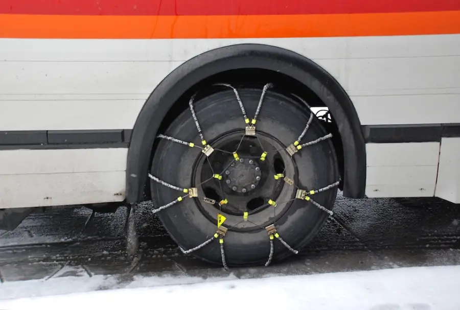 Catene da neve: qual è la velocità massima con cui si può procedere?